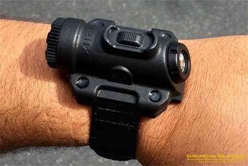SureFire 2211X WristLight Variable-Output 123A-Powered LED WristLight